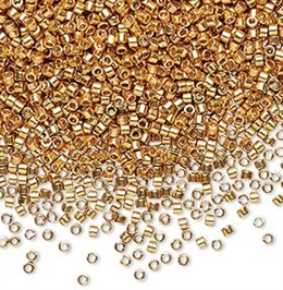 Flotte Delica seed beads fra Miuyki i smuk duracoat opaque galvanized yellow gold, 7,5 gram. DB1833V